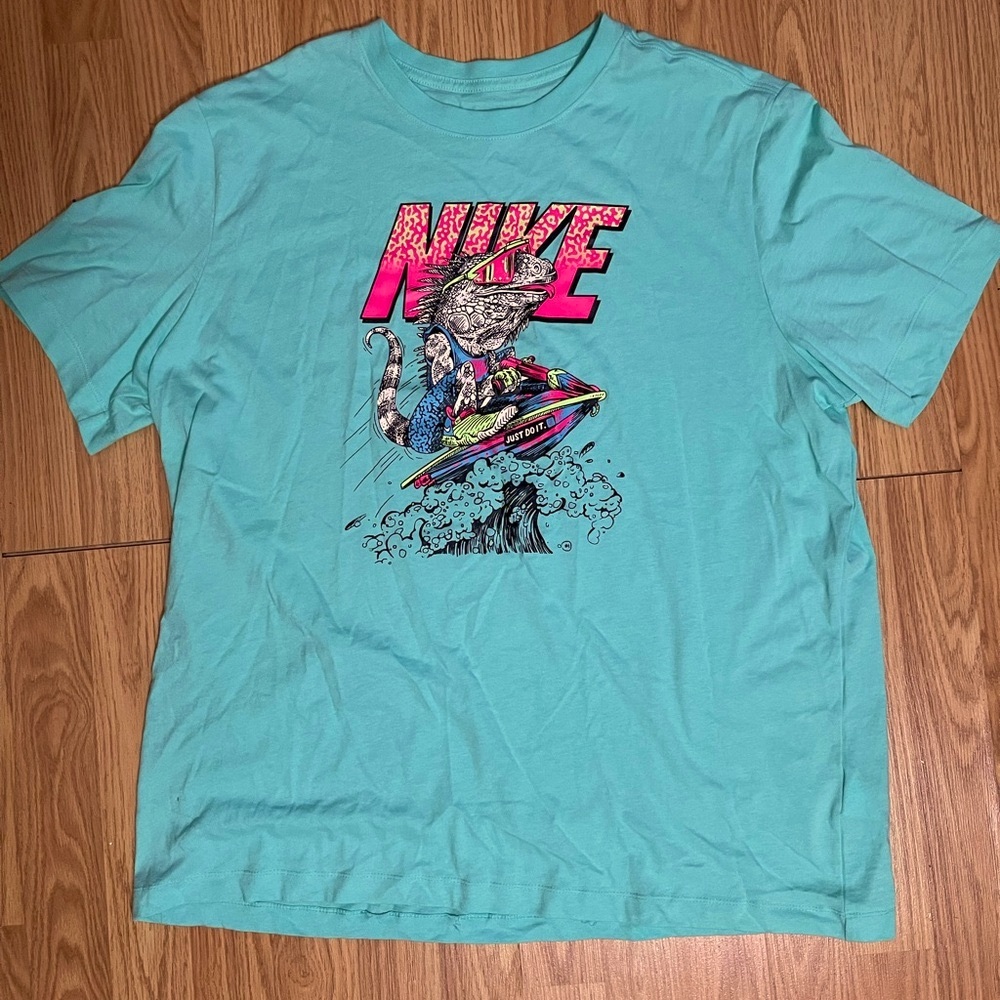 Nike Men's Aqua Cat Graphic Tee size XL